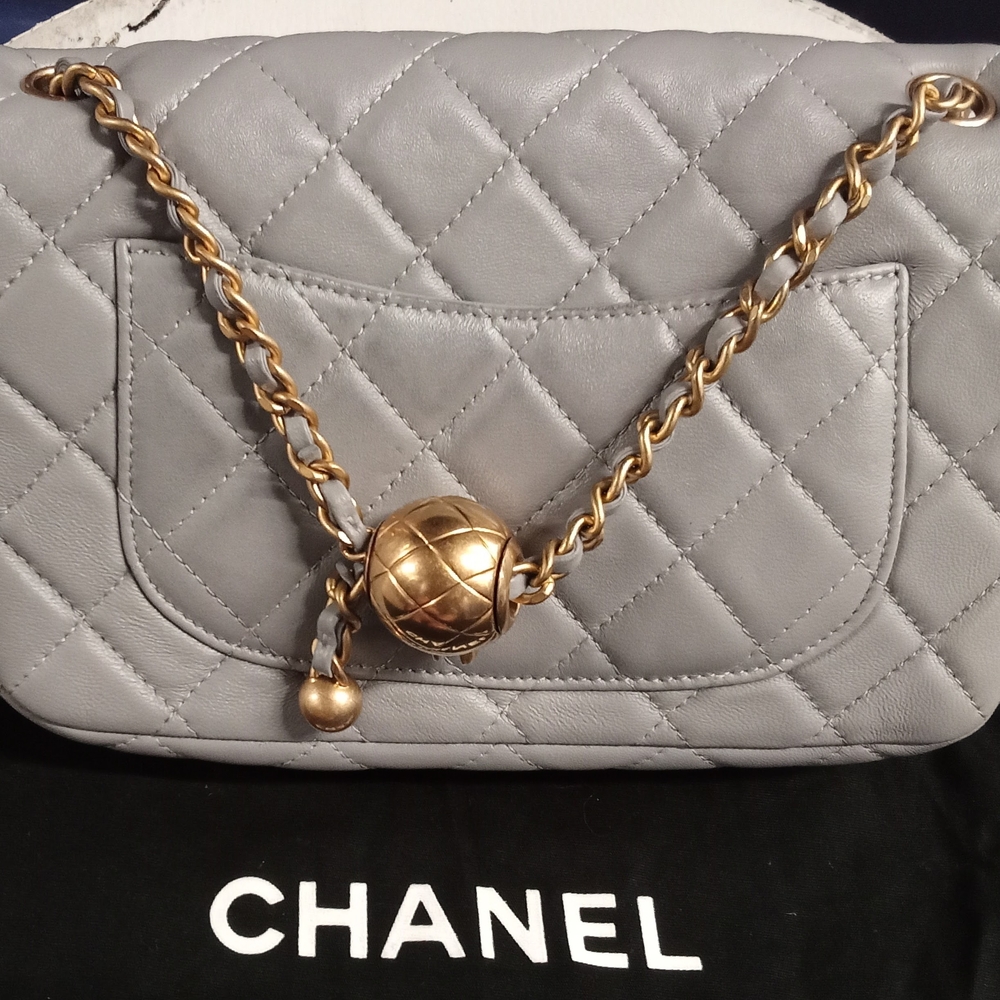 Chanel Pearl Crush Mini Rectangular Flap Bag Light Grey Lambskin - Picture 2 of 11